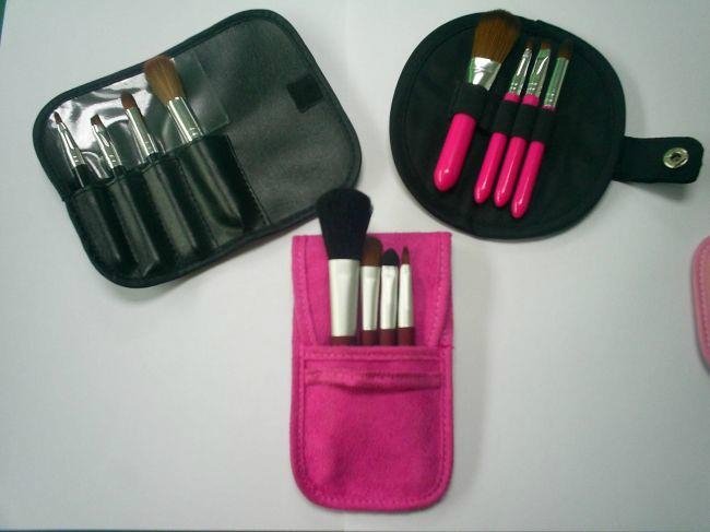 XINYANMEI Manufactury Supply 4PCS Mini Makeup Brush Set 3