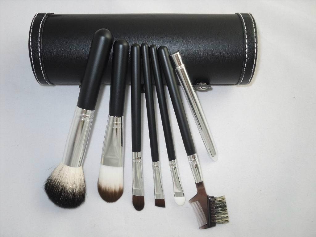 7PCS Professional Makeup Brush Set in Black  3