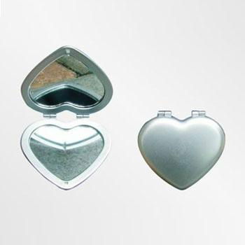 XINYANMEI Cosmetic Plastic Heart Shaped Cosmetic Mirror  Can OEM/ODM