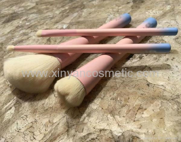 Manufactor OEM Animal Hair Pink Three-dimensional Head Four Sets Of Brush 4
