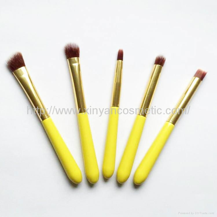 Manufacturer OEM Portable money lovely Yellow 9 small waist makeup brush 2