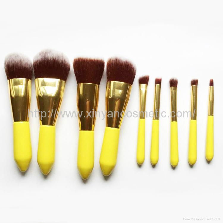 Manufacturer OEM Portable money lovely Yellow 9 small waist makeup brush