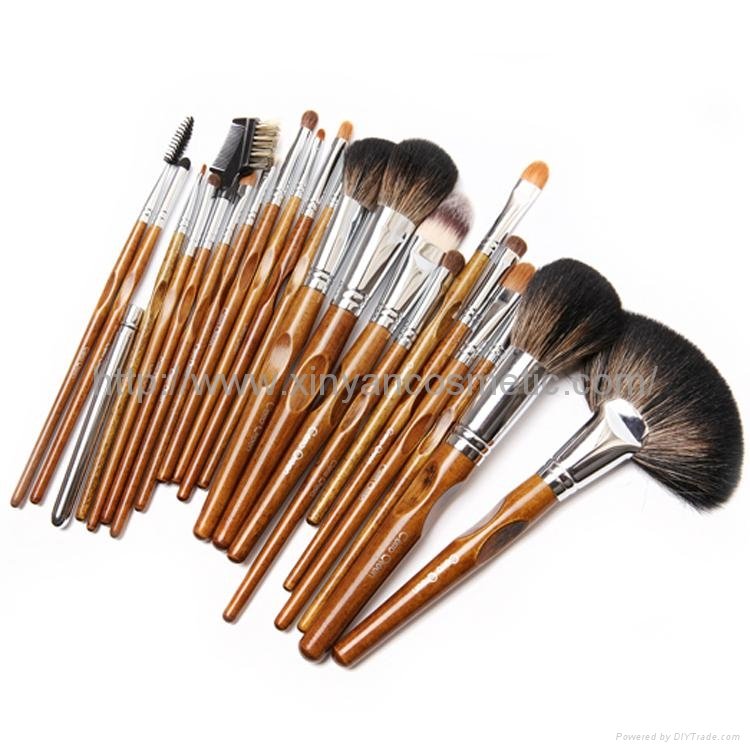 Manufacturer OEM/ODM rear end 22 wooden handle professional cosmetic brush 4