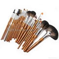 Manufacturer OEM/ODM rear end 22 wooden handle professional cosmetic brush 4