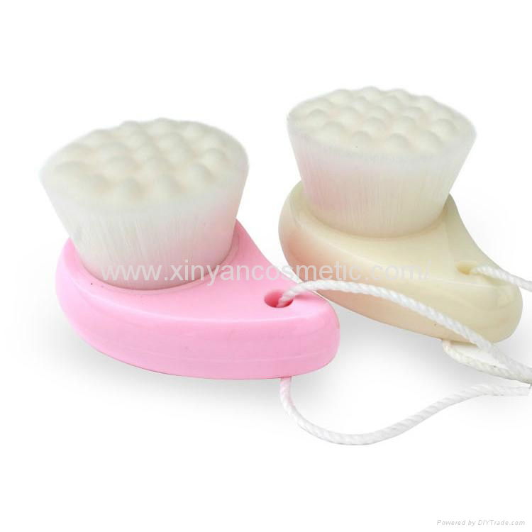 Manufacturer supply Wooden / bamboo / plastic handle Comma cleansing brush 3