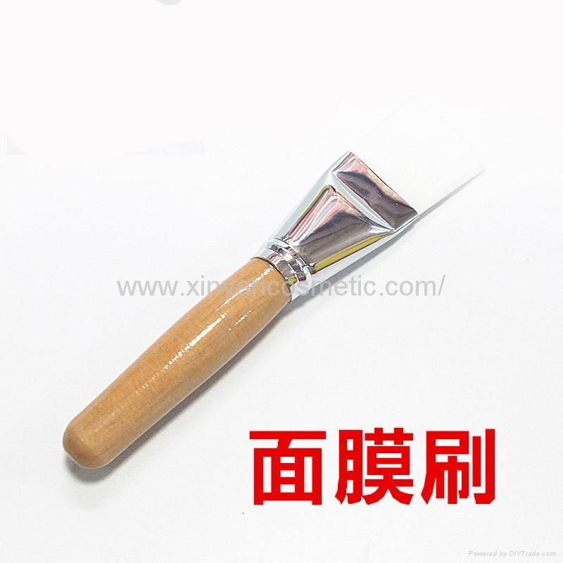 Manufacturer supply Wooden handle senior Mask brush DIY necessary Mask brush 