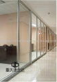 办公室中完美的装修——玻璃隔断墙