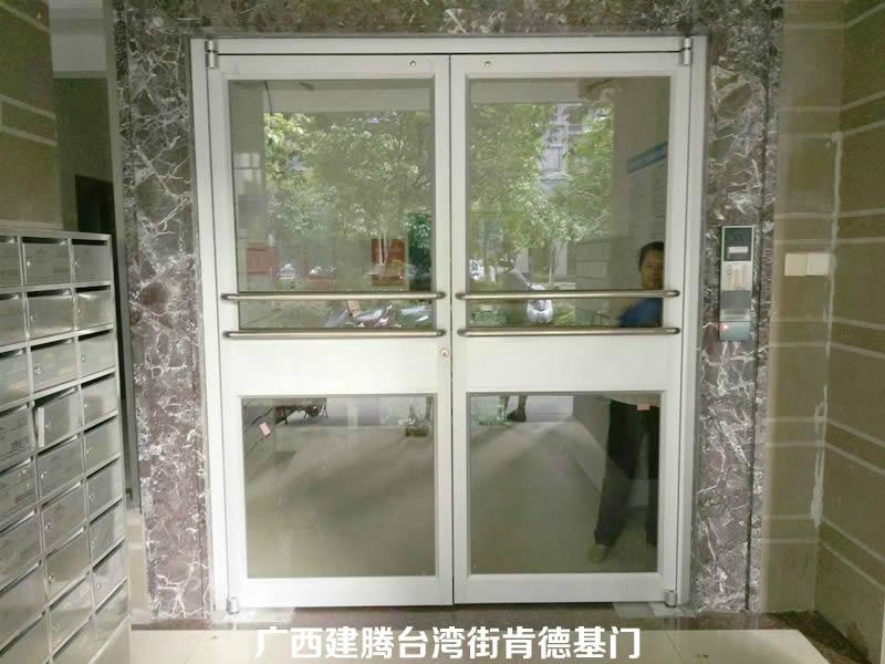 南寧鋼化玻璃推拉門 3