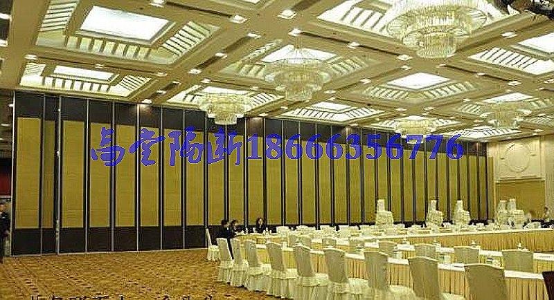 movable partition wall 4