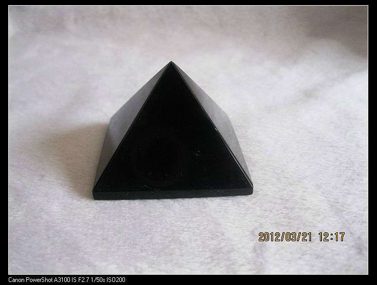 crystal stone pyramids 2