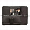 Travel cosmetic brush set