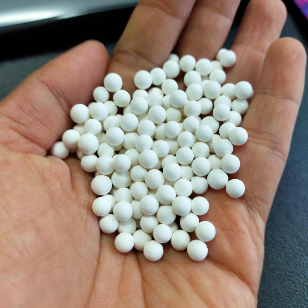 Activated alumina for desiccant