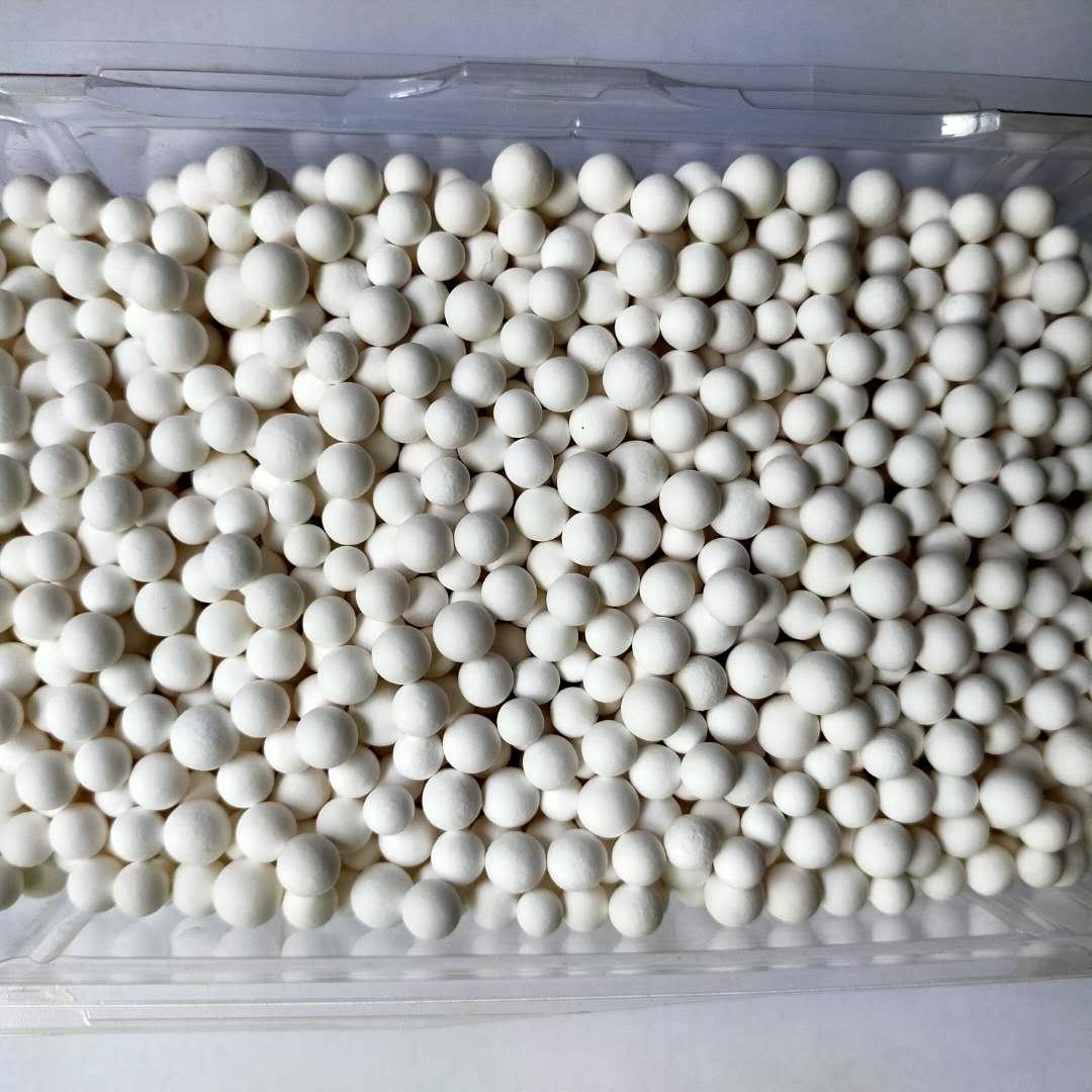 Activated alumina for adsorbent