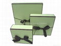 Hinge box w/ribbon & magnetic closure 1