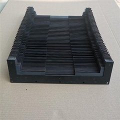 Telescopic dust cover for machine guide rail