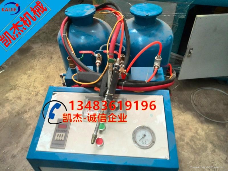 小型聚氨酯發泡機 3