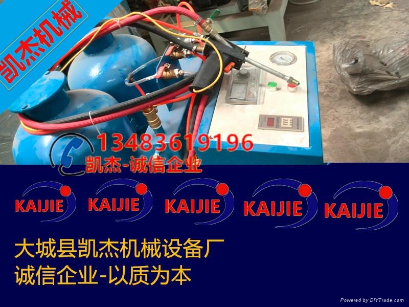 小型聚氨酯發泡機 4