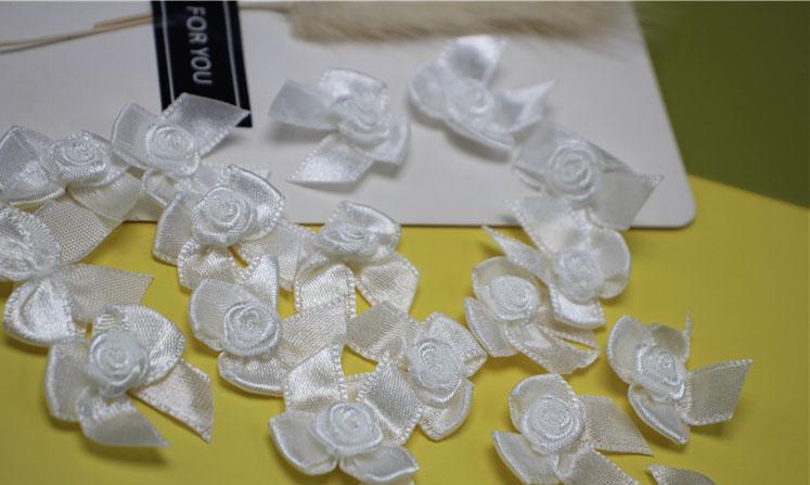  white ribbon bowknt with rose 2