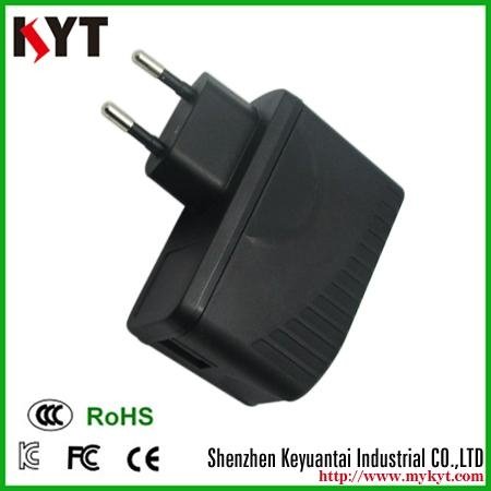 12W 8102  universal home adapter  3