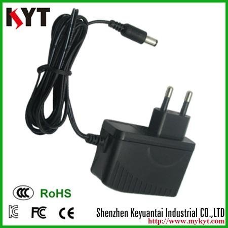 12W 8102  universal home adapter  4
