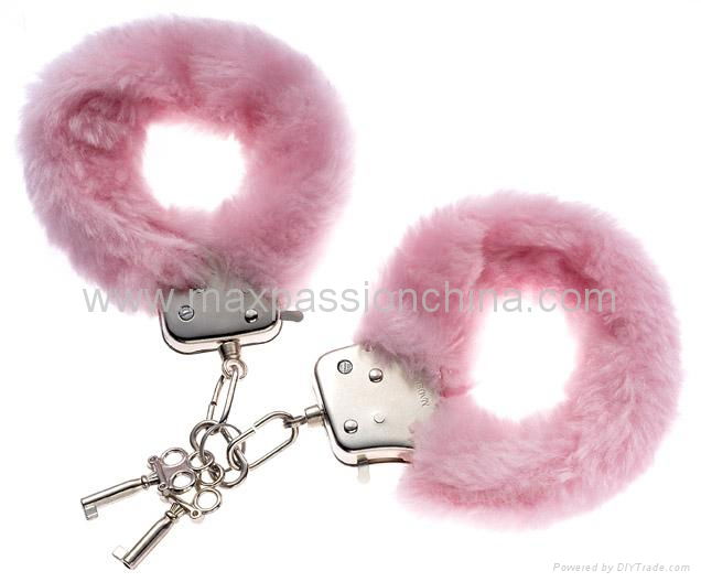 Fuzzy Fuzzy Kink Handcuffs 2