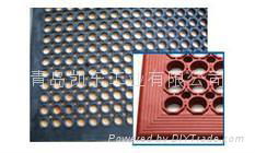 rubber mat with many holes 2