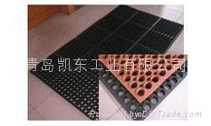 rubber mat with many holes 4