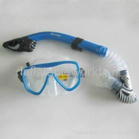 Diving mask and snorkel 4