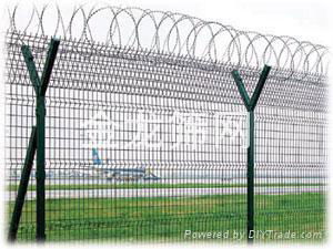 河北专业生产公路护栏网厂家PVC草坪护栏塑钢护栏 4