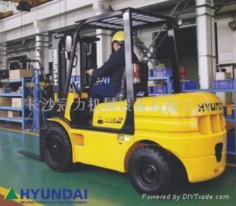 北京現代平衡重式柴油叉車 2