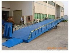 Mobile hydraulic unloading platform