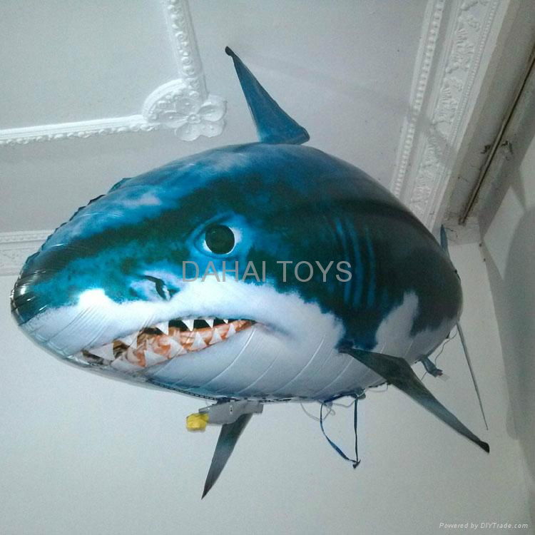 helium air swimmer flying shark toy 5