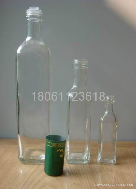 Seasoning bottles, salt and pepper bottles 4