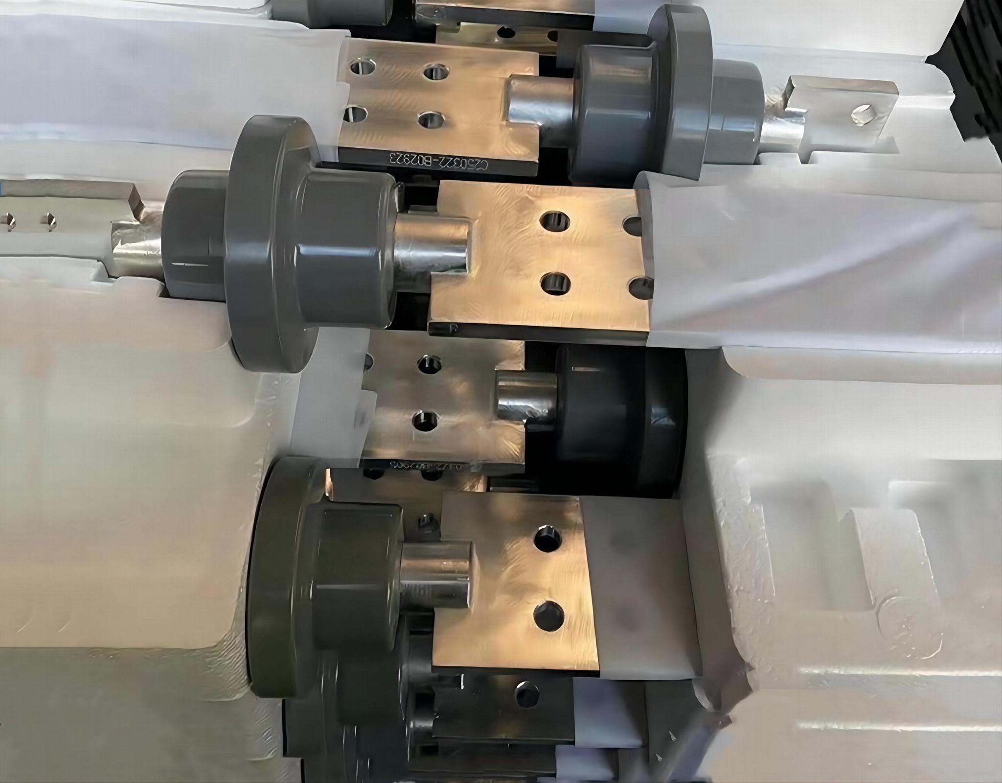 Low Voltage Epoxy Transformer Bushings 22045B61 OEM/ODM (China