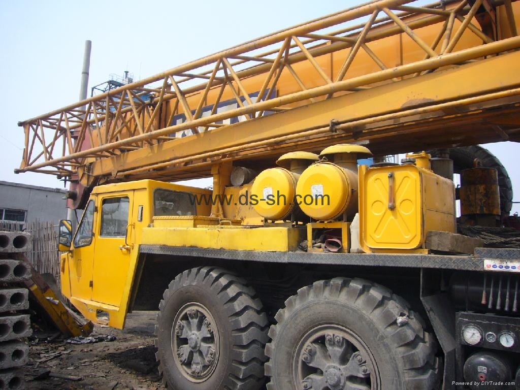 加藤120吨汽车起重机