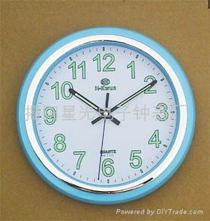 Wall clock with noctilucent