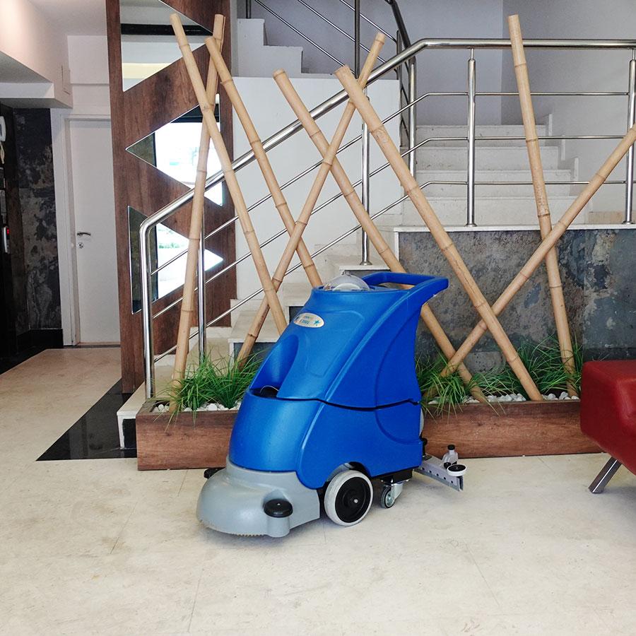 Hard Floor Scrubber ( Battery and Wire Model ) 3