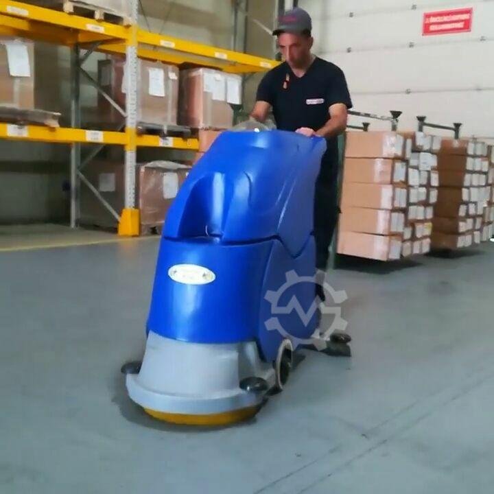 Hard Floor Scrubber ( Battery and Wire Model ) 4