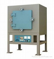 Vacuum heat treatment furnace