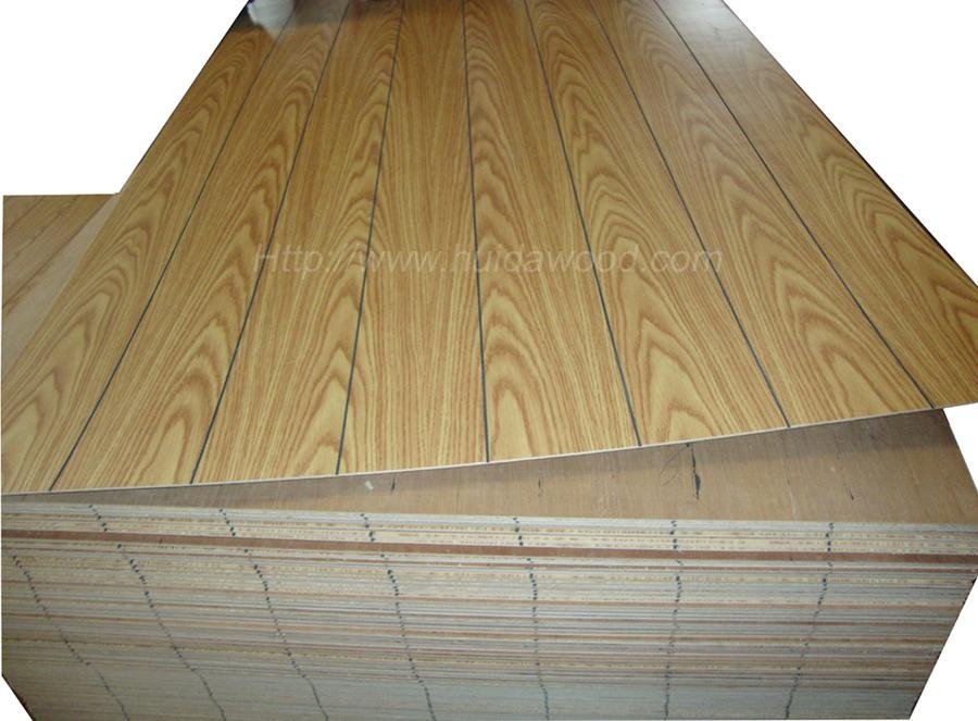 Grooved paper overlay plywood 3