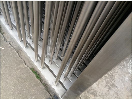 Foshan Jinan stainless steel door factory produces 316 stainless steel railings 4