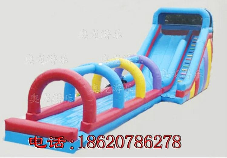 Inflatable pool combination of water slides
