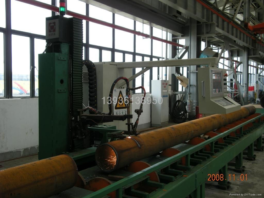 Pipe intersection  cutting machine