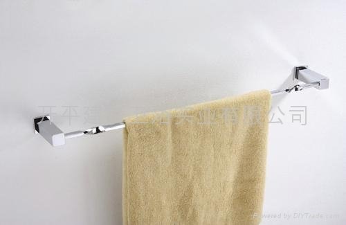 Towel bar