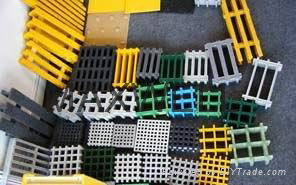 Corrosion resistant GRP grating panel and FRP floor grating