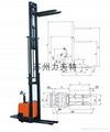 自走式全電動堆高叉車