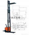 自走式全電動堆高叉車 3