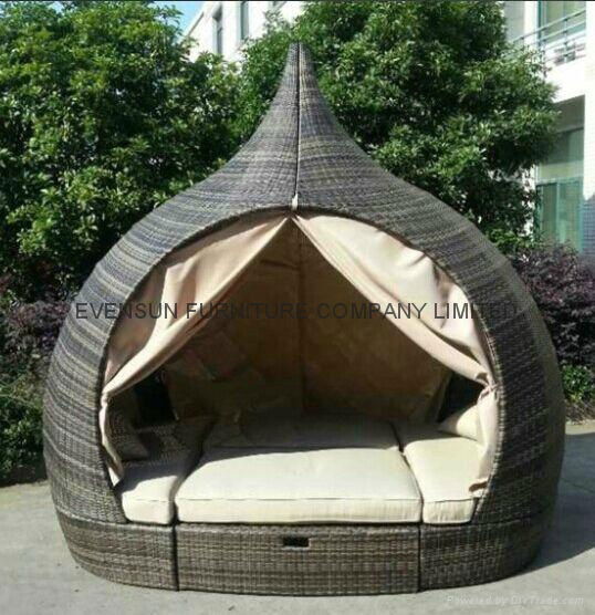 Unique design temple rattan daybed 
