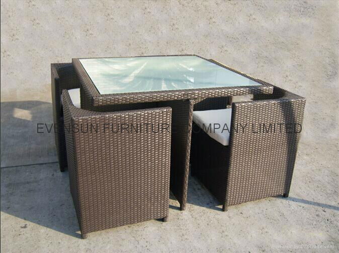  space-saving rattan dining set