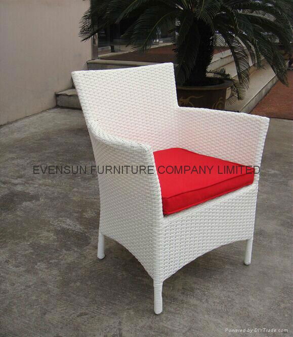 White Luxury Rattan Dining Set 2